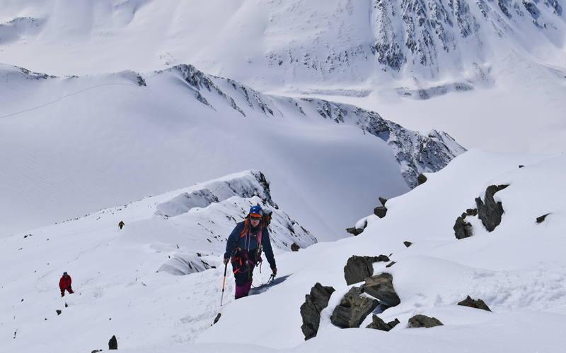 Работа альпинистов на склоне